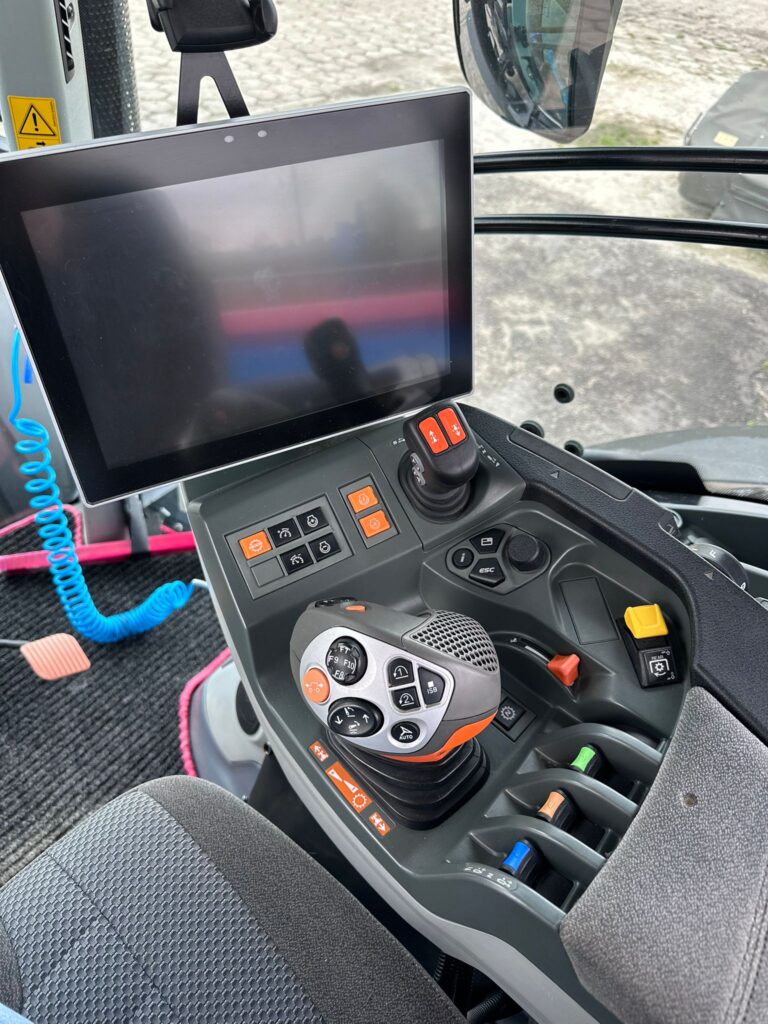 WhatsApp Image 2025-09-24 at 09.57.00 (1)